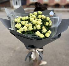 Букет Белые кустовые розы Солинеро в Приамурском