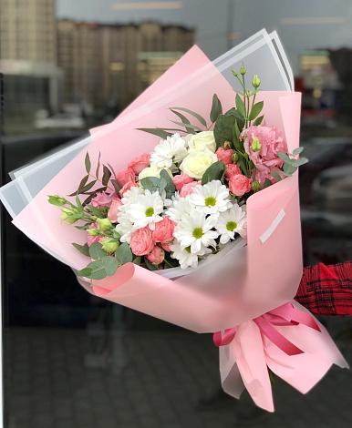 Букет цветов из: Розы, Лизиантусы и Хризантемы в Приамурском